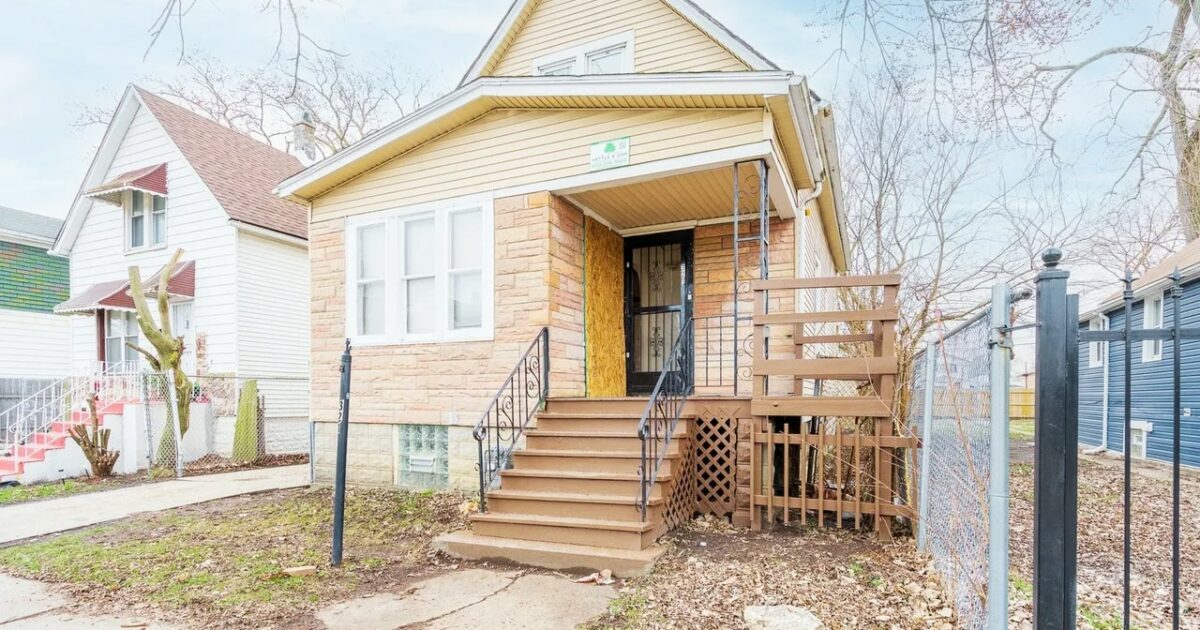321 W 105th St, Chicago, IL 60628